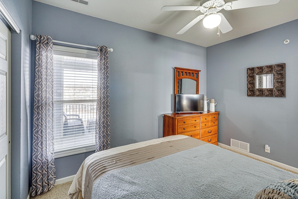 Lake View + Pool Access: Waterfront Ozark Escape!