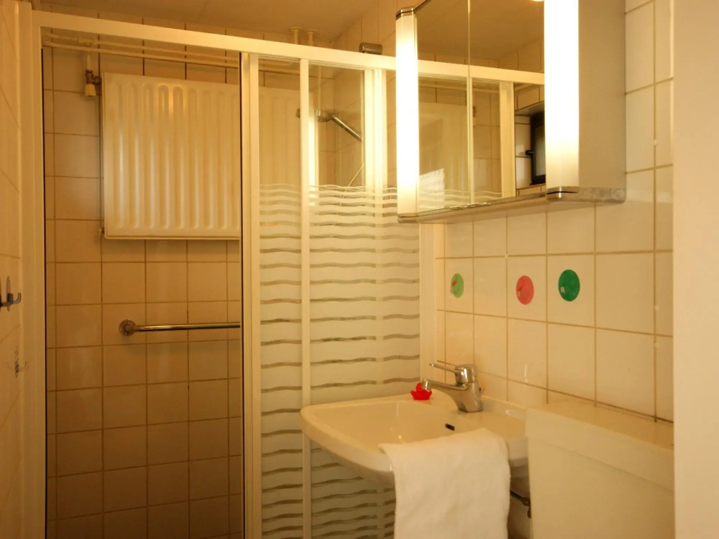 Holiday Home near Beach with Pool Access