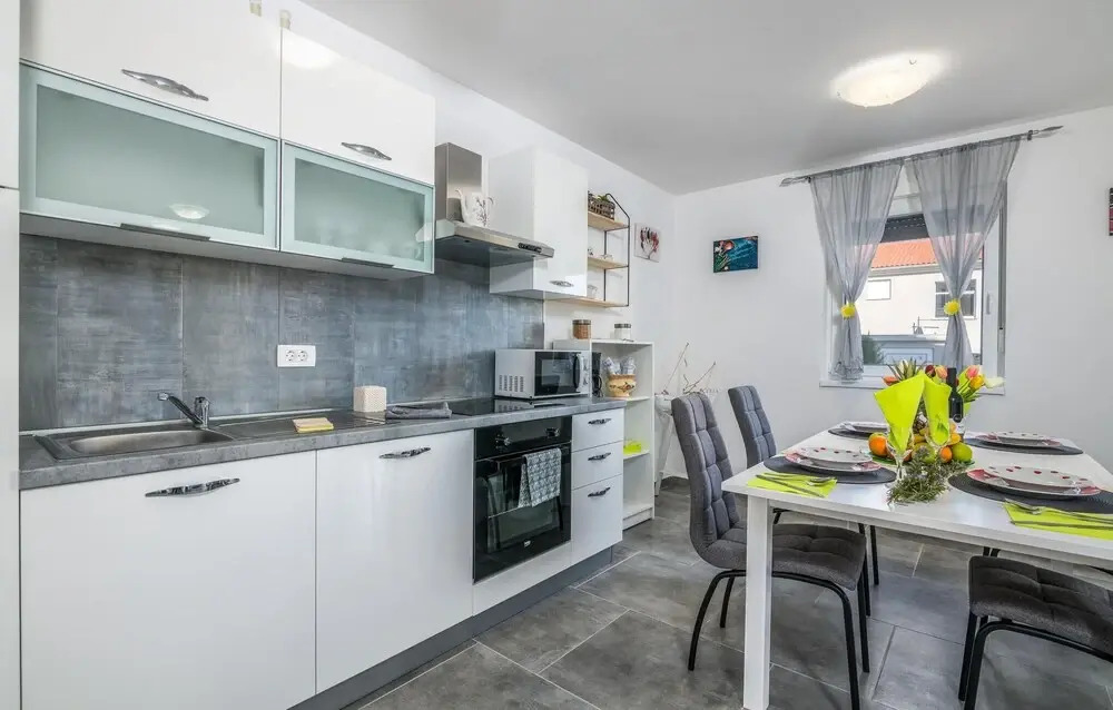 Amazing Apartment in Cizici With Outdoor Swimming Pool, Wifi and 2 Bedrooms