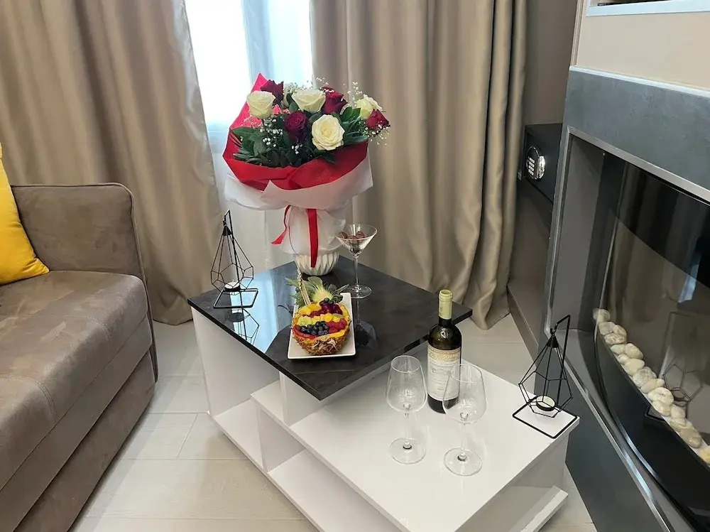 LUXSUITES