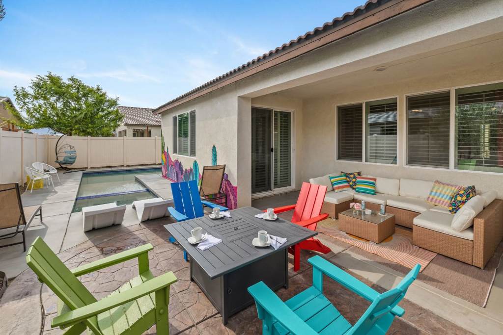 Kaleidoscope by Avantstay Colorful Escape + Pool
