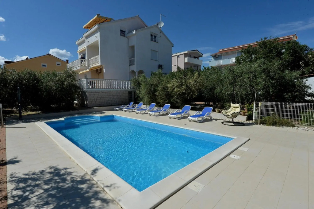 Olive Garden - Swimming Pool - A2
