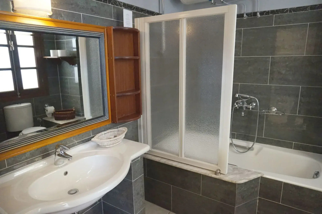 Faros Suites