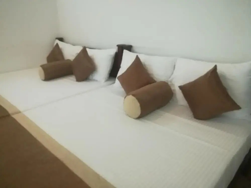 City Royal White Tourist Rest
