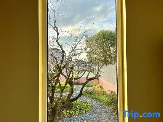Shanghai Shuli Huawai Homestay (Lingang Dishui Lake)