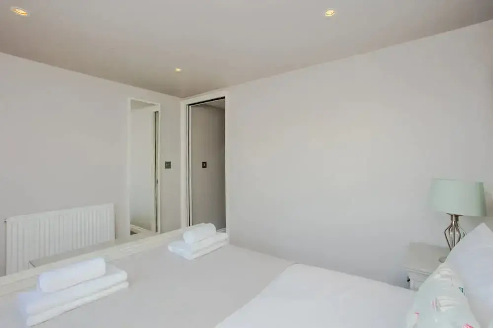 Classic and Elegant 3 Bedroom Apartment With Private Garden