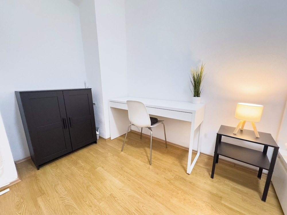 2 Bedroom Apartments 18 Min to center