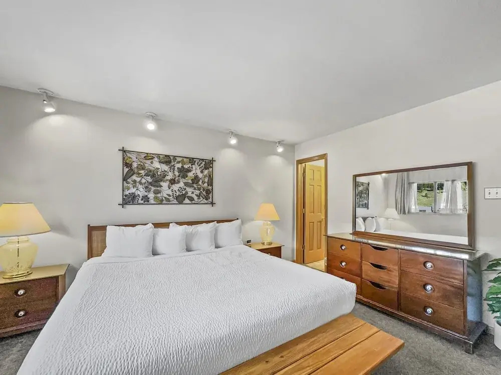 Cj404 Copper Junction 3 Bedroom Condo by RedAwning