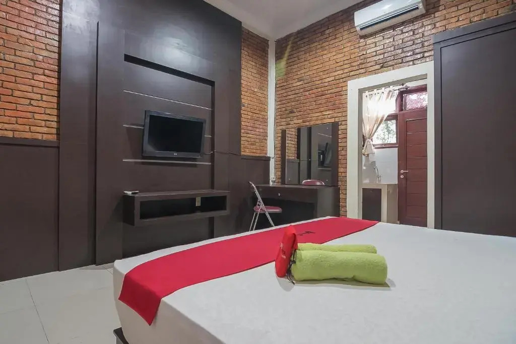 RedDoorz Plus near Cambridge City Square 2