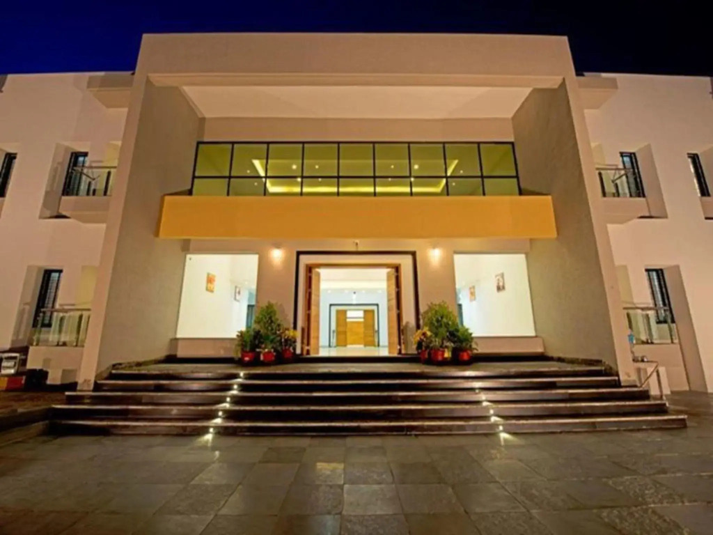Hotel President Banquet & Lawns
