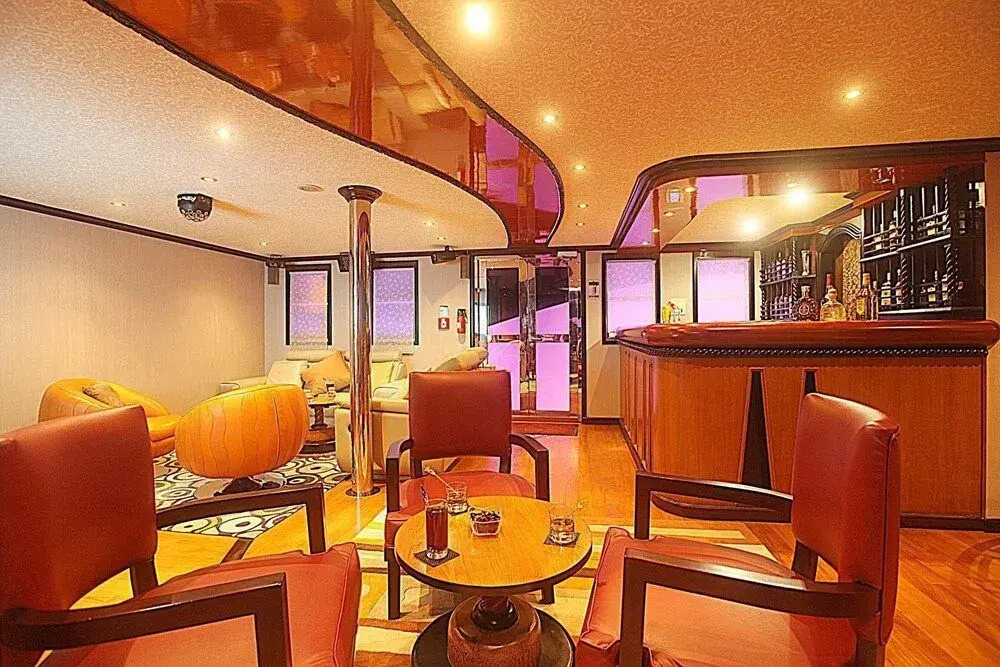 Dhaainkan'baa - Luxury Yacht