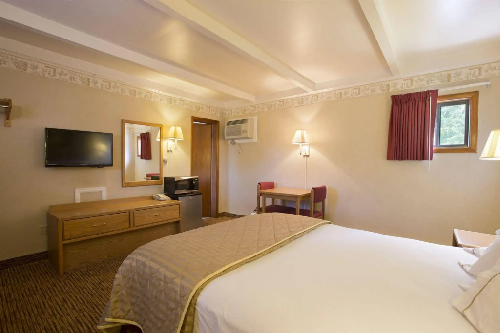 Glenwood Springs Cedar Lodge