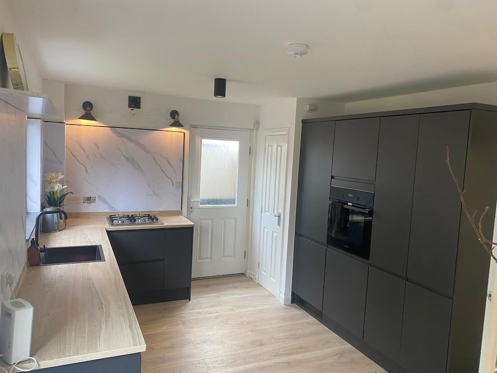 Modern 3 bed Home by Glasgow Airport