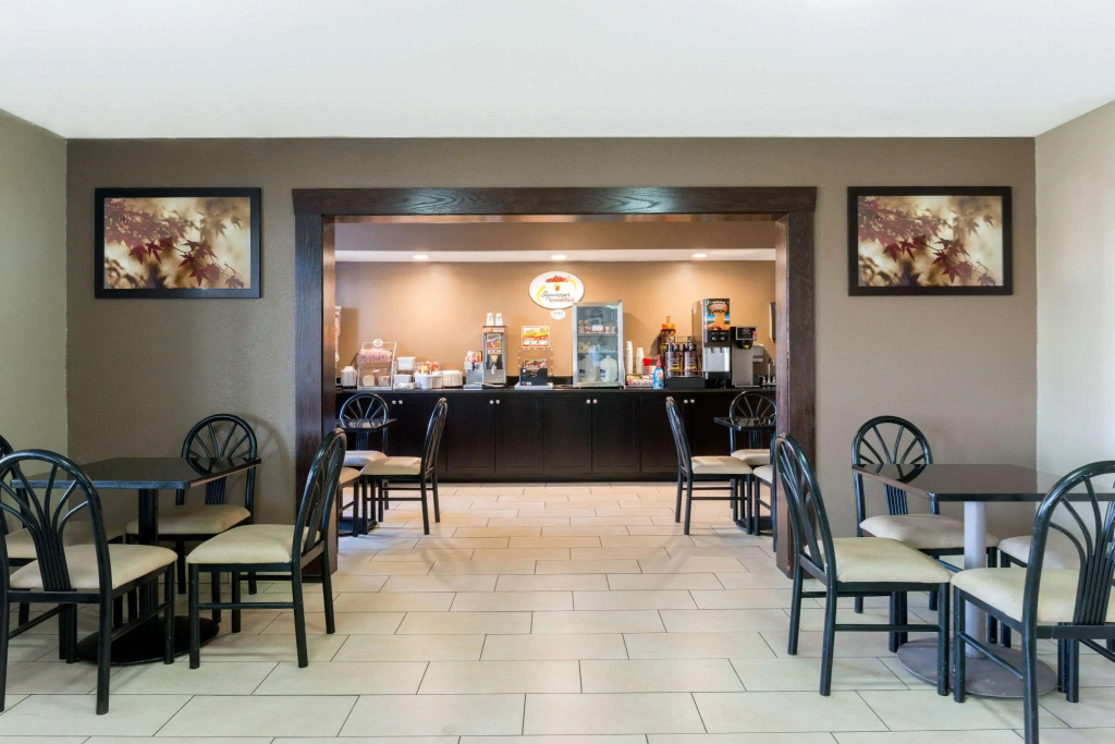 Super 8 by Wyndham Springfield East