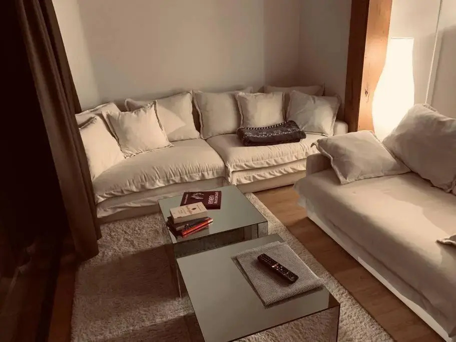 Mariam's Stunning and Sunny Apt