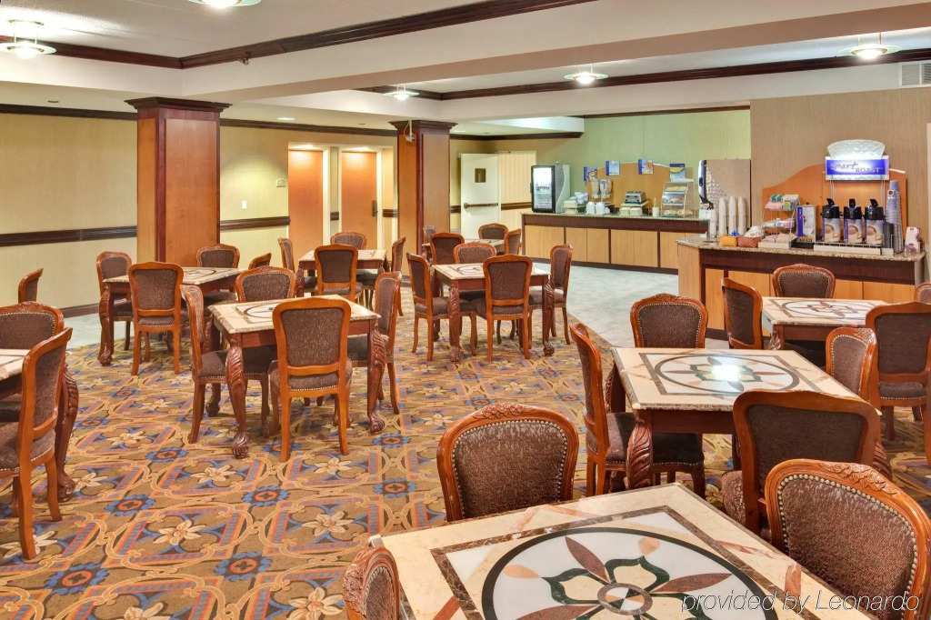 Holiday Inn Express Flint-Campus Area by IHG