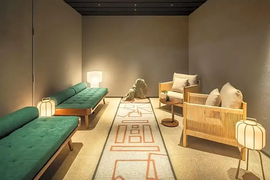 Nazuna Kyoto Tsubaki St