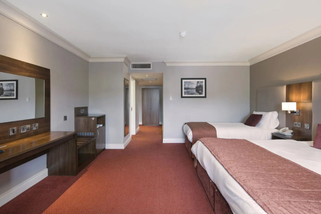 Canal Court