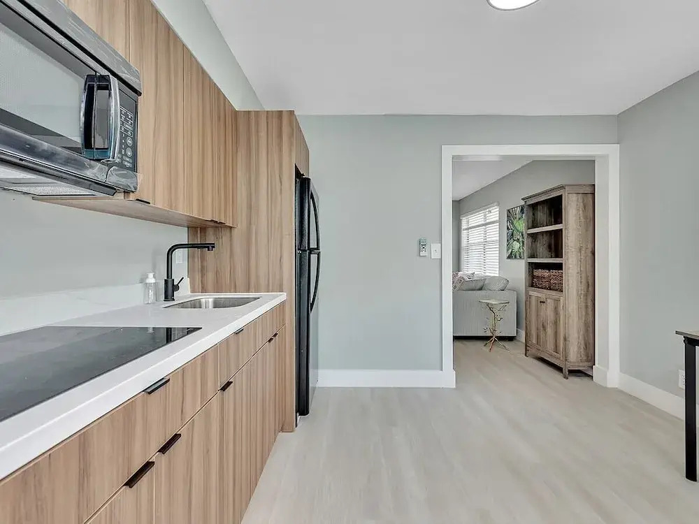 Modern Apt Near Beach Views & Wi-fi