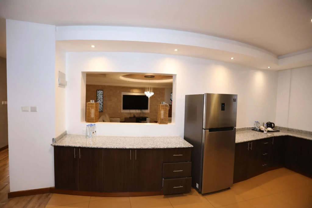 Bidwood Suite Hotel, Opposite Sarit Centre