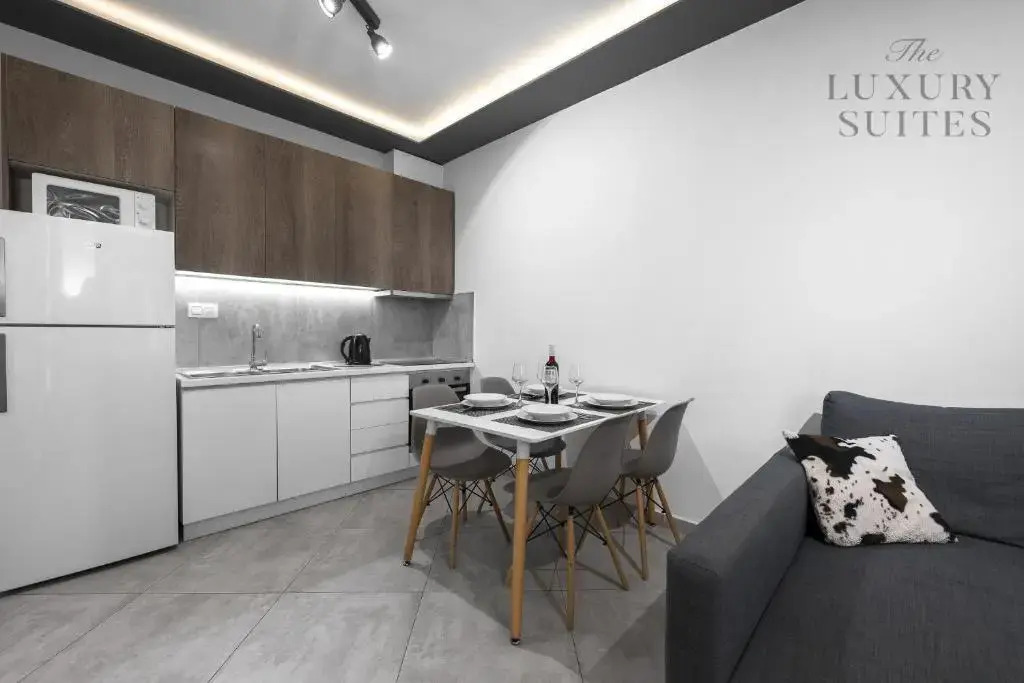 Adelle Apartments The Luxury Suites