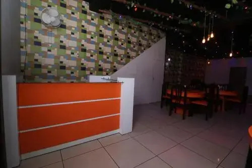 OYO 28090 Cocktail Hotel