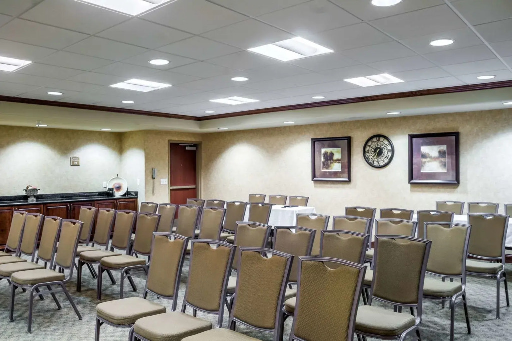 Clarion Pointe Sioux Falls Airport