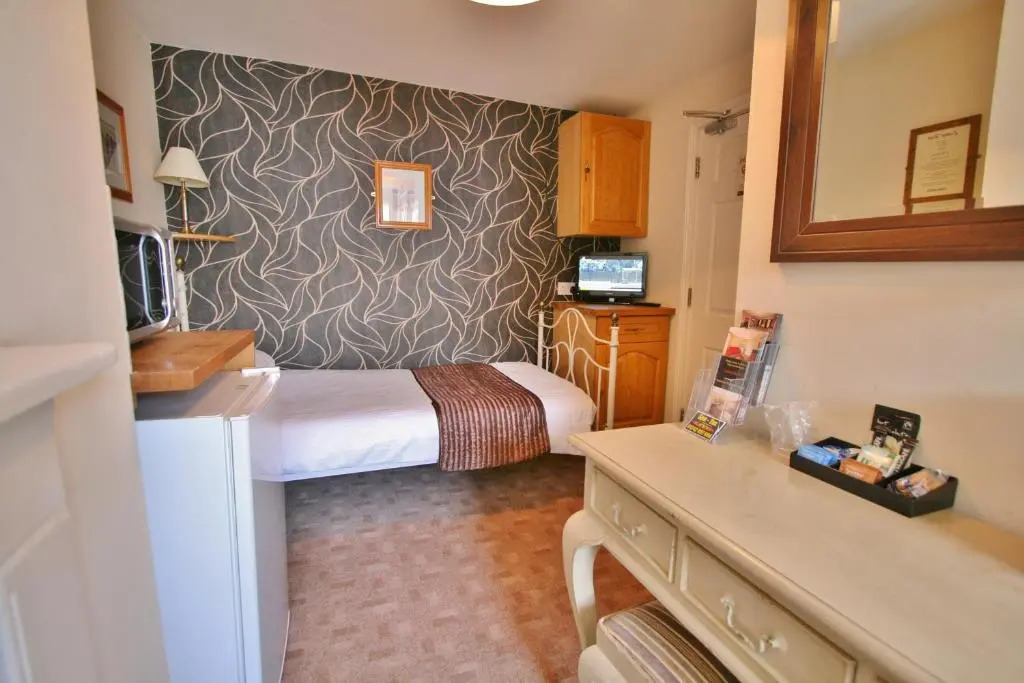 Central Hotel Cheltenham by Roomsbooked
