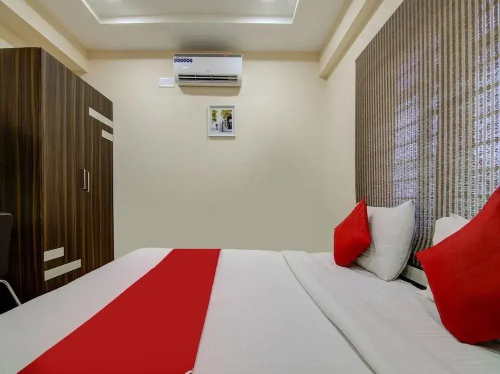OYO 25048 Aadvik Sai Residency