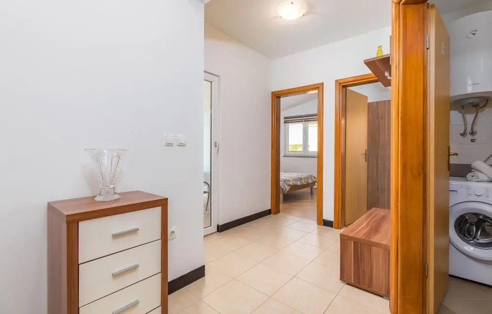 Amazing Apartment in Valbandon With Wifi and 2 Bedrooms