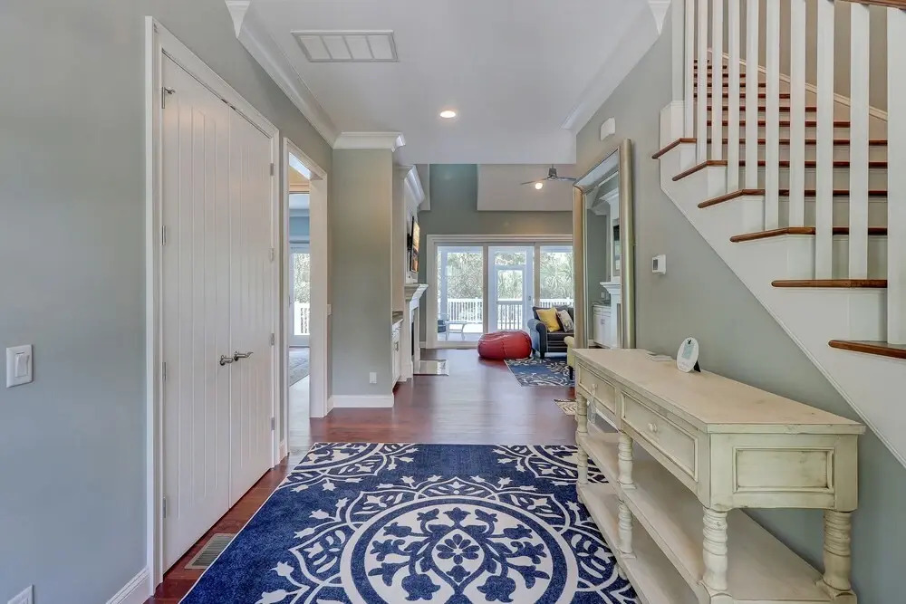 4 Shore Crest Ln
