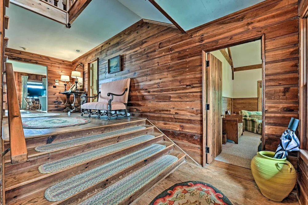 Amazing Historic Home w/ Stunning Mountain Views!