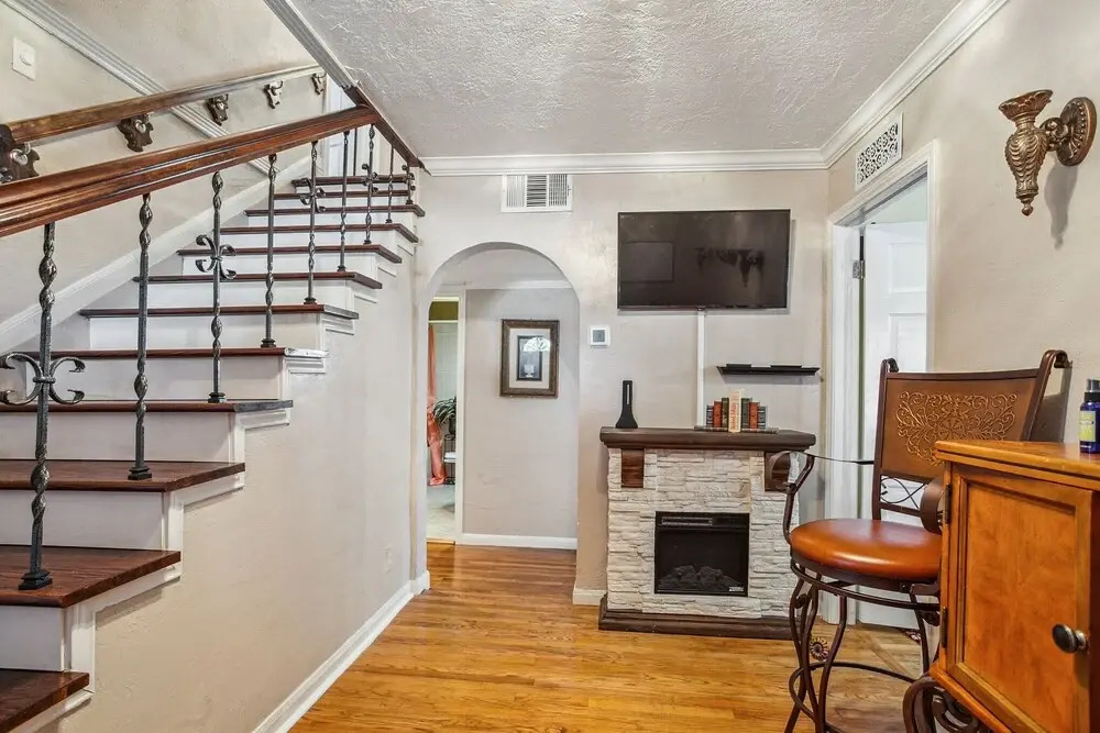 The Old Downtown Historic Grand Prairie House 4 Bedroom Home by RedAwning