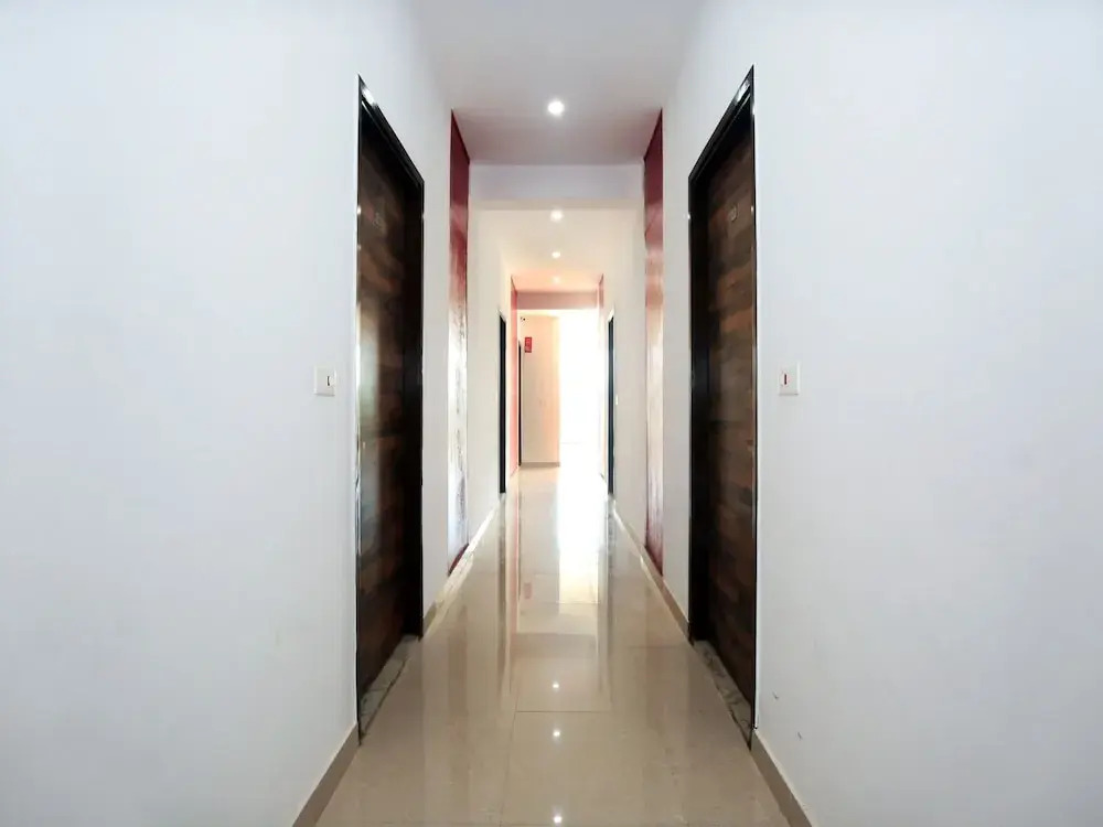 OYO 9049 Pearl Grand