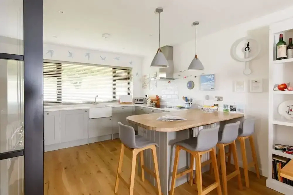 Pretty Coastal Home in Bosham Close to Water