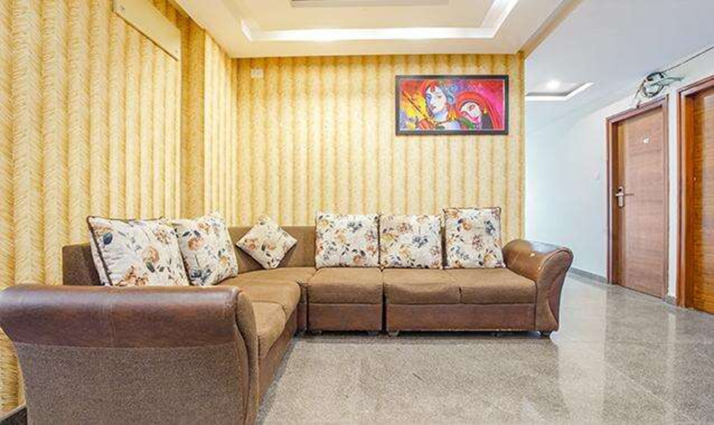 Fabhotel Royal Inn I