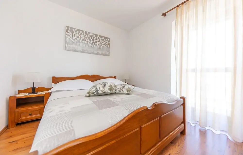 Amazing Home In Seget Donji With Wifi