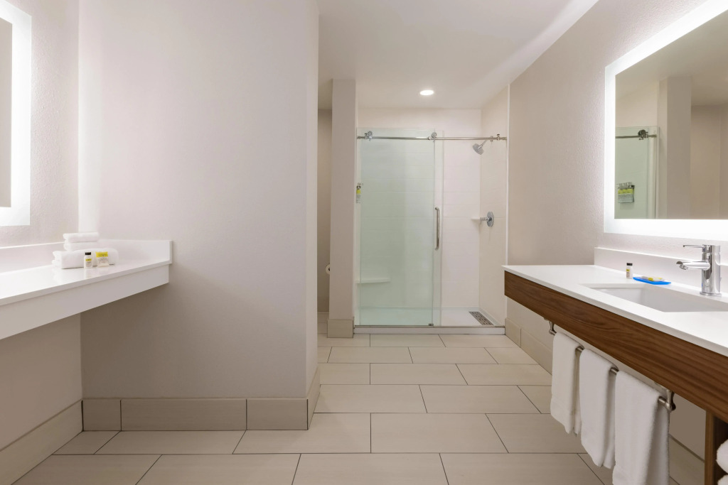 Holiday Inn Express Hotel & Suites Opelika Auburn by IHG