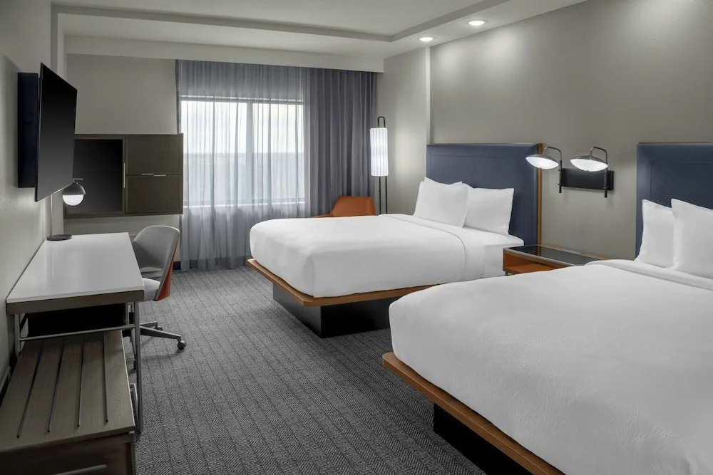 Courtyard By Marriott Sherman