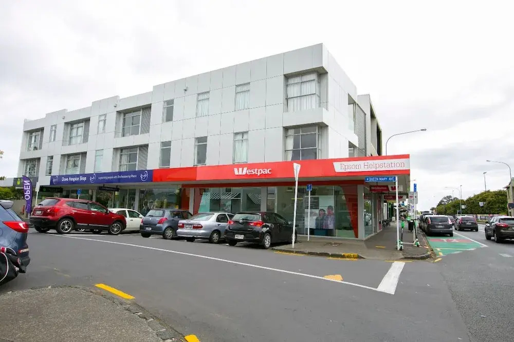 Epsom Central Modern 3Brd Apt