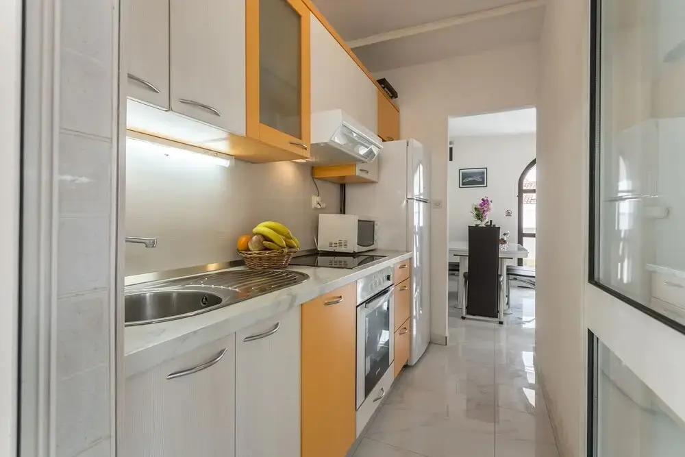 Goldie - 30 m From Beach - H