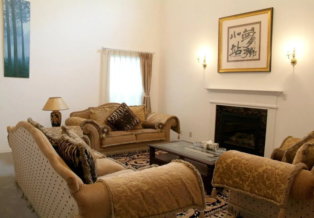 Donghu Lingang Hotel