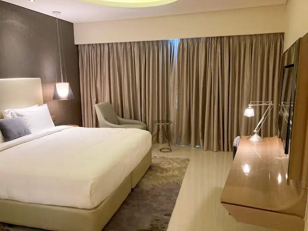 Stunning Fully Furnished 2 Bedroom in Paramount Prime Location Business bay