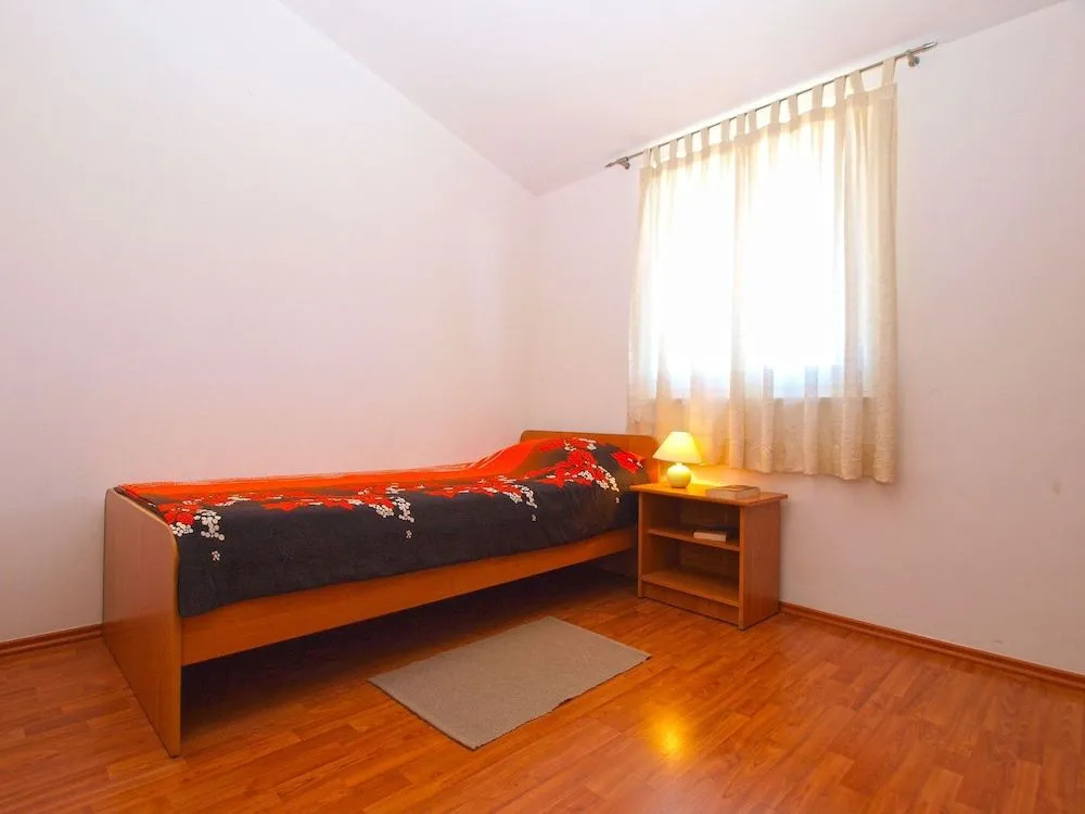 Apartment 1496