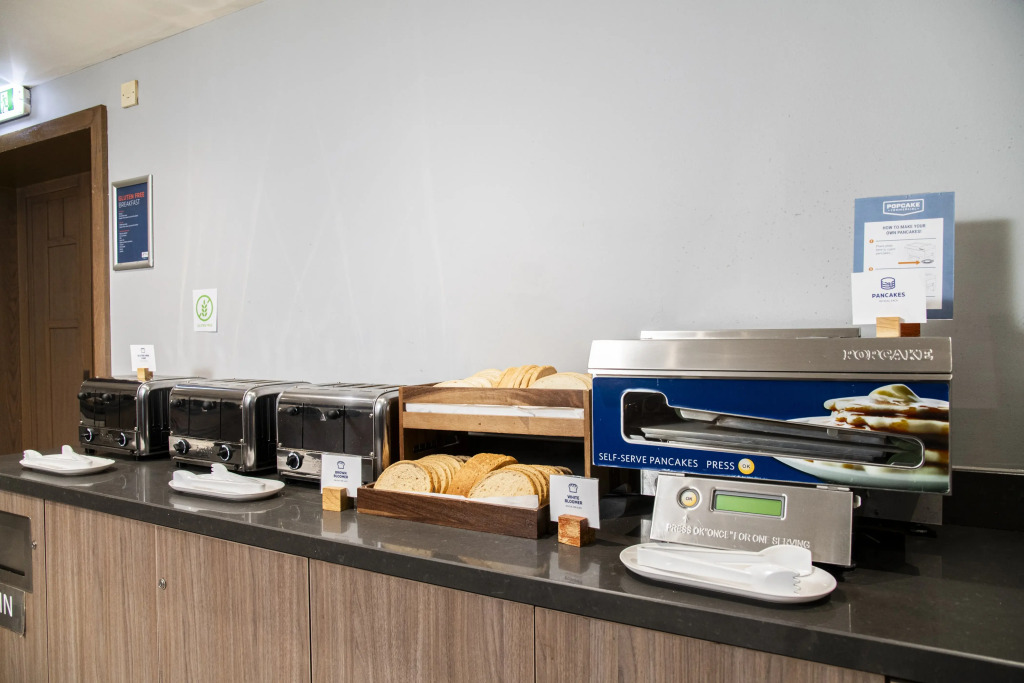 Holiday Inn Express Edinburgh Airport by IHG