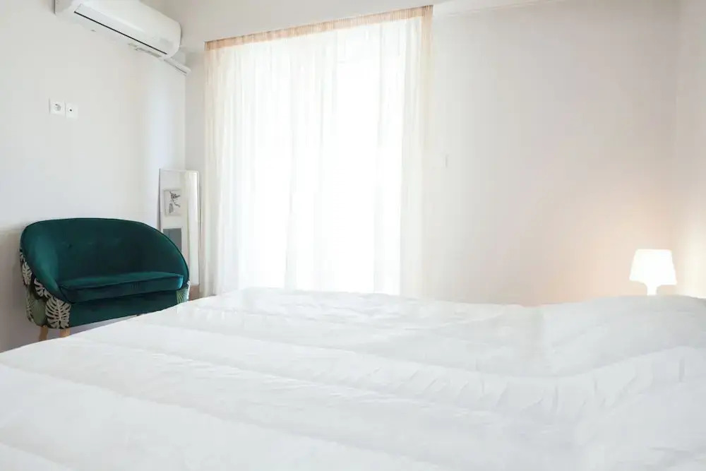 Modern 1 Bd Balcony Apt in Kato Patisia