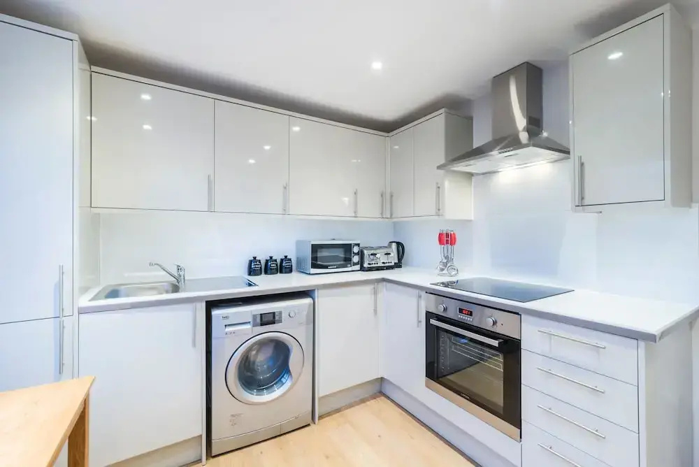 Shorton St Apartments by Chi Chi
