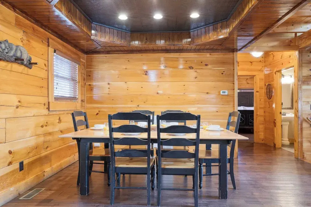 Alpine Mountain Lodge by Avantstay Sleeps 19 Luxury Cabin Game Room, Hot Tub Dollywood