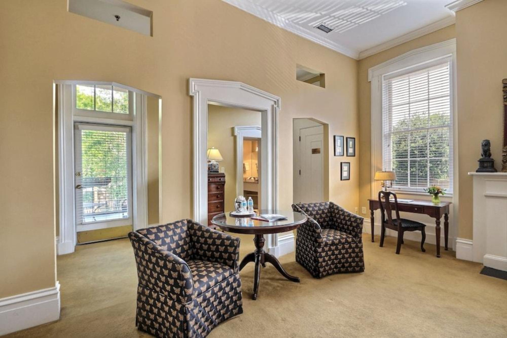 The Presidents Quarters Inn