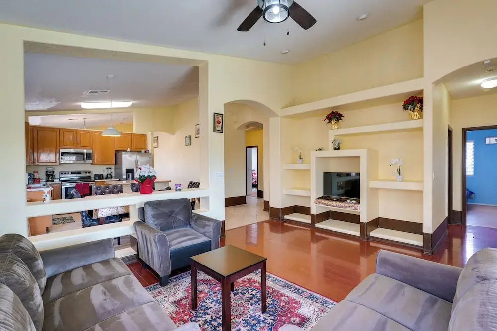 Families w/ Pets Welcome! Home 7 Mi to Chase Field